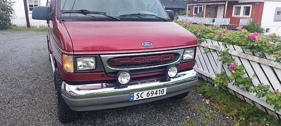 Ford E-350 4 of 17