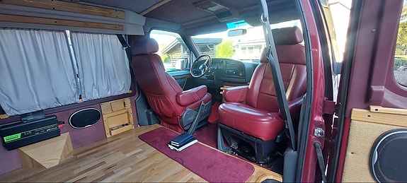 Ford E-350 10 of 17