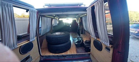 Ford E-350 17 of 17