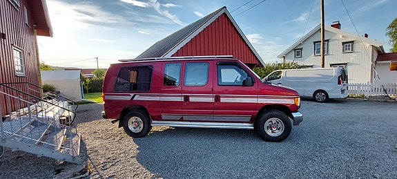 Ford E-350 3 of 17