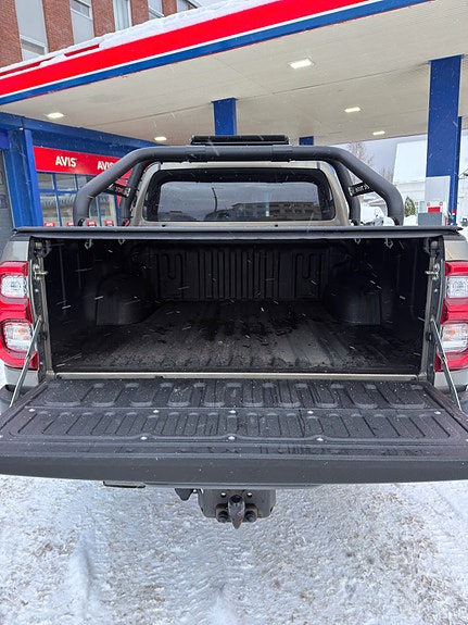 Toyota HiLux 26 of 27
