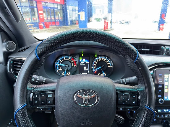 Toyota HiLux 21 of 27