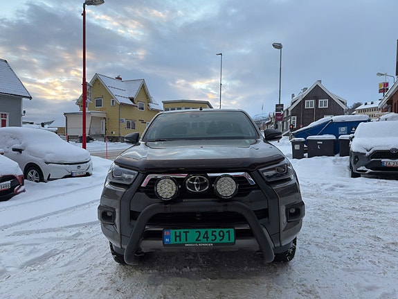 Toyota HiLux 12 of 27