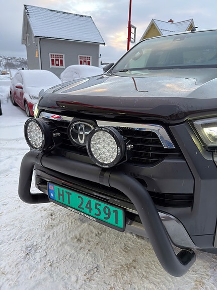 Toyota HiLux 9 of 27