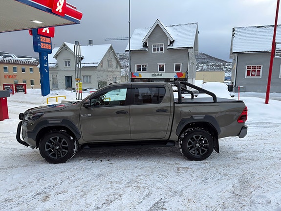 Toyota HiLux 10 of 27