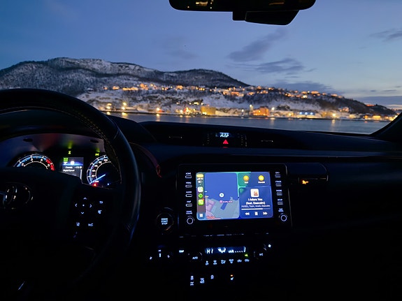 Toyota HiLux 16 of 27