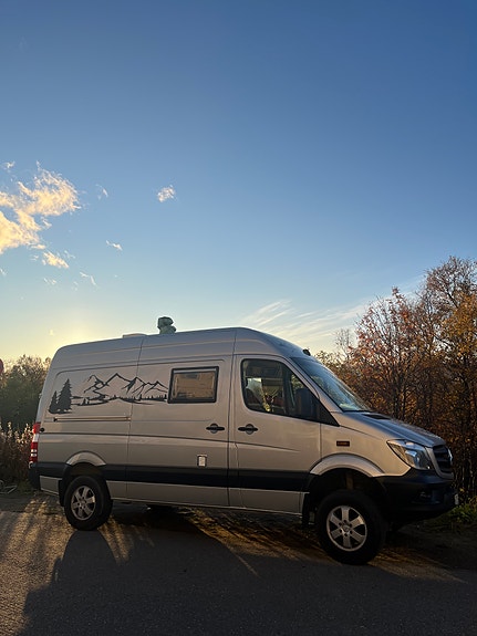 Mercedes-Benz Sprinter 316 4x4 Campervan 2 of 30