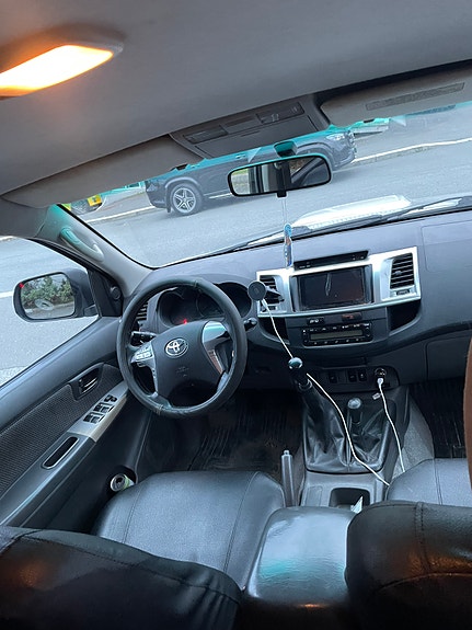 Toyota HiLux 4 of 16