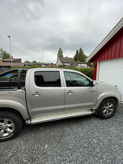 Toyota HiLux 7 of 16
