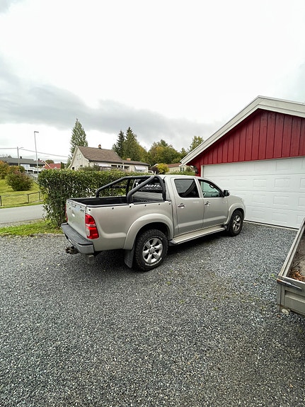 Toyota HiLux 5 of 16