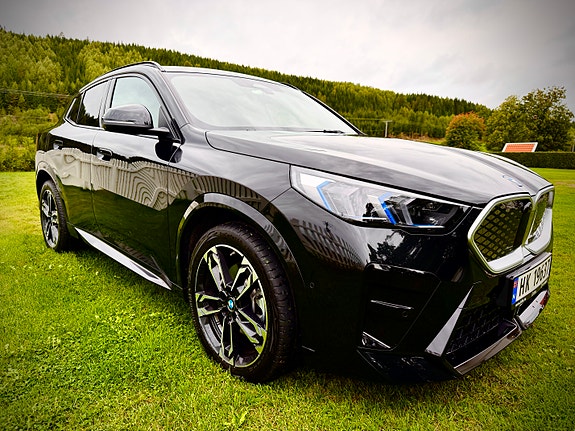 BMW iX2 2 of 27