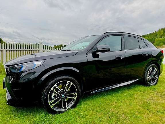 BMW iX2 3 of 27