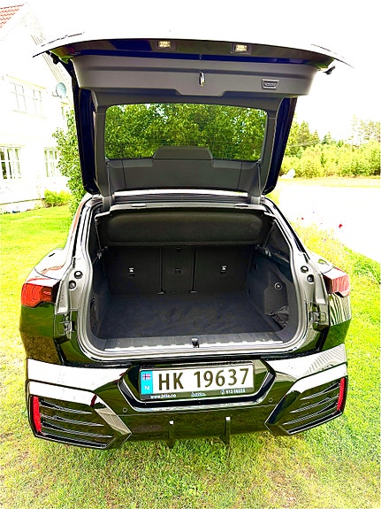 BMW iX2 8 of 27