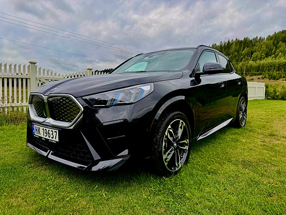 BMW iX2 5 of 27