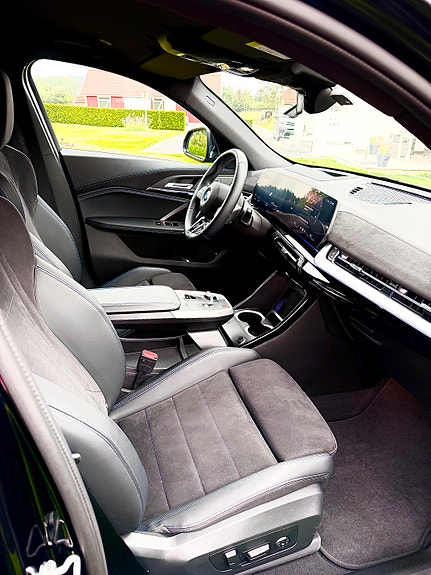 BMW iX2 23 of 27