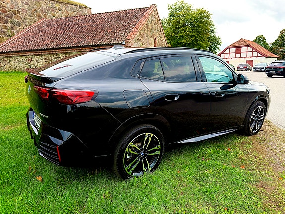 BMW iX2 11 of 27