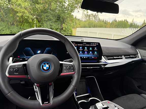 BMW iX2 16 of 27