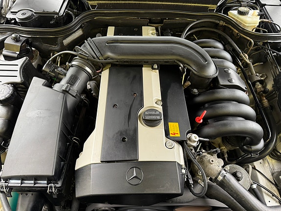 Mercedes-Benz SL320 27 of 29