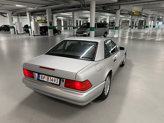 Mercedes-Benz SL320 4 of 29