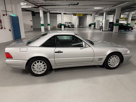 Mercedes-Benz SL320 2 of 29