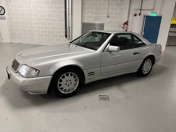 Mercedes-Benz SL320 8 of 29