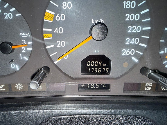 Mercedes-Benz SL320 29 of 29