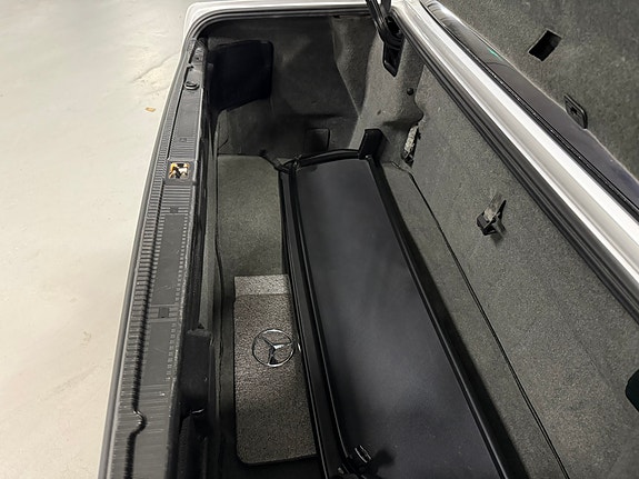 Mercedes-Benz SL320 11 of 29