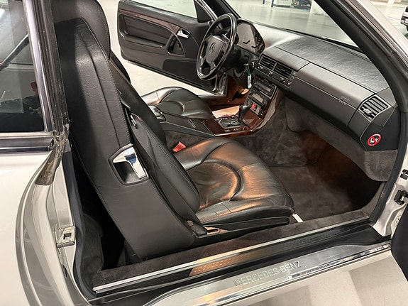Mercedes-Benz SL320 17 of 29