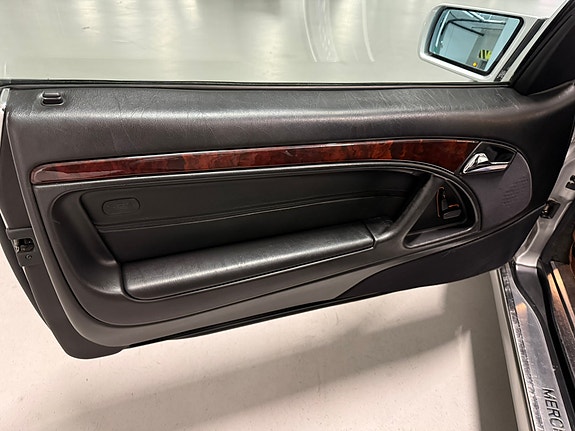 Mercedes-Benz SL320 12 of 29