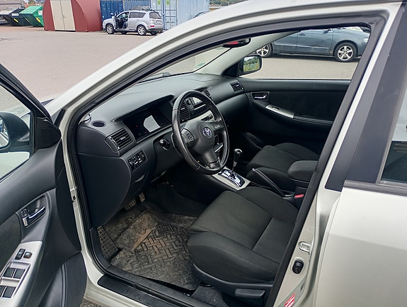 Toyota Corolla 11 of 18