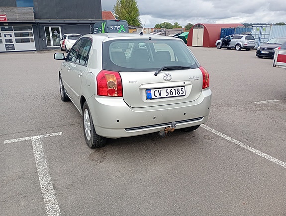 Toyota Corolla 4 of 18