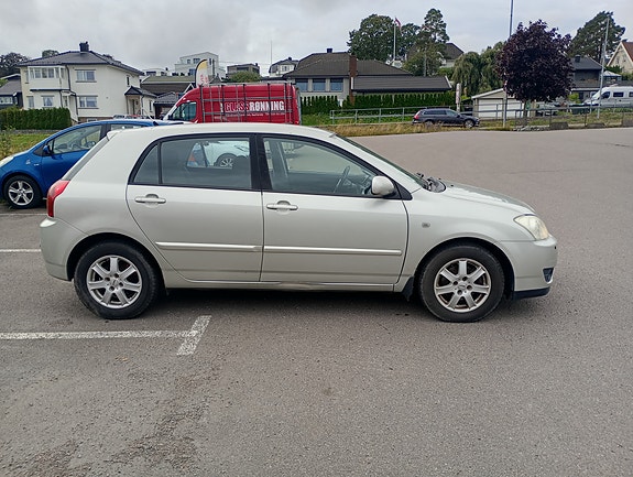 Toyota Corolla 7 of 18
