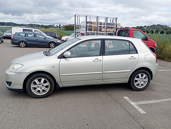 Toyota Corolla 2 of 18