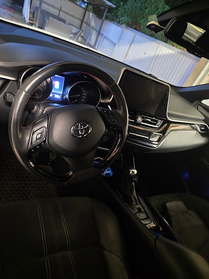 Toyota C-HR 8 of 11