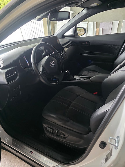 Toyota C-HR 9 of 11