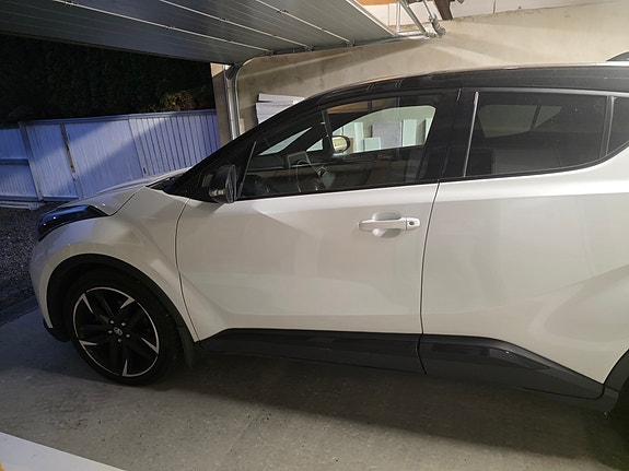 Toyota C-HR 4 of 11