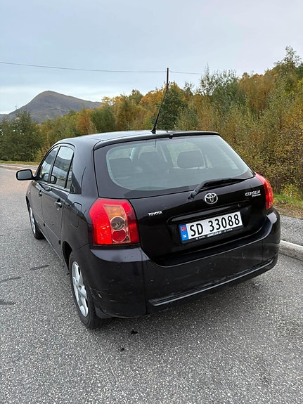 Toyota Corolla 3 of 10
