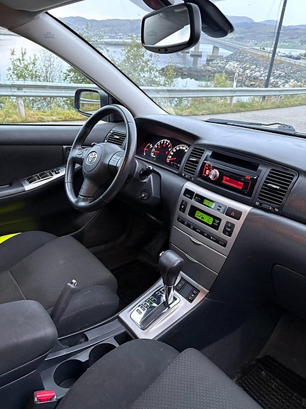 Toyota Corolla 5 of 10