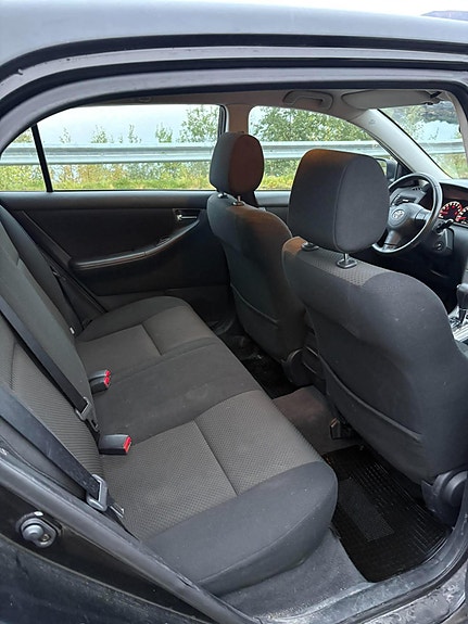 Toyota Corolla 6 of 10