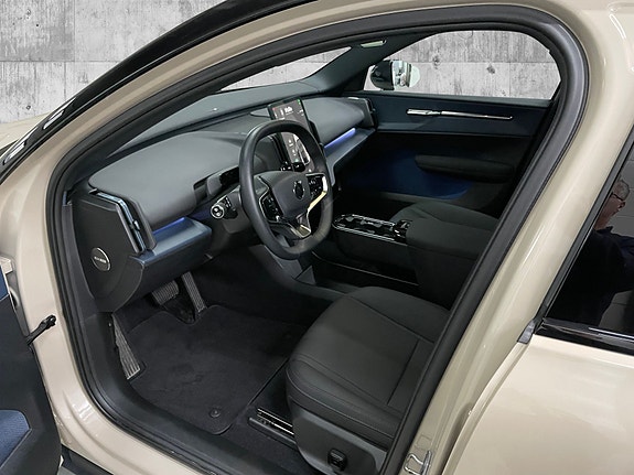 Volvo EX30 8 of 15