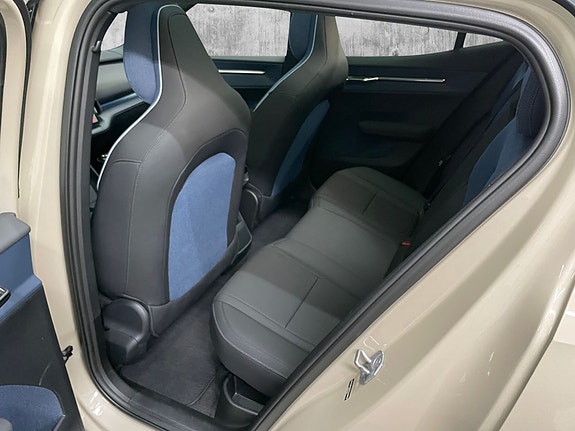 Volvo EX30 9 of 15
