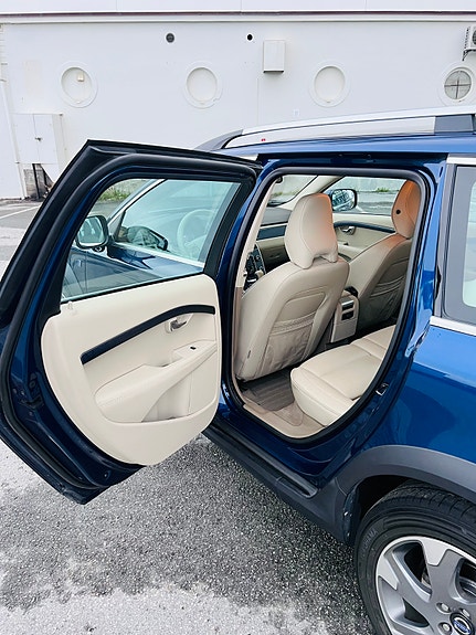 Volvo XC70 17 of 22