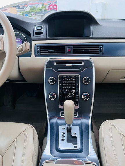 Volvo XC70 14 of 22