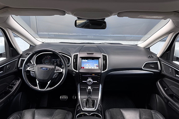 Ford S-MAX 18 of 24