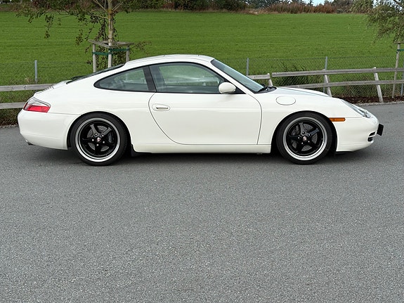 Porsche 911 4 of 18
