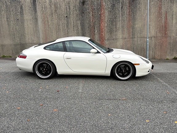 Porsche 911 9 of 18
