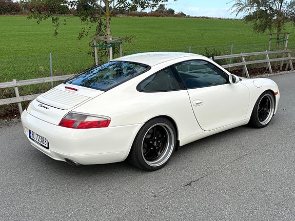 Porsche 911 7 of 18