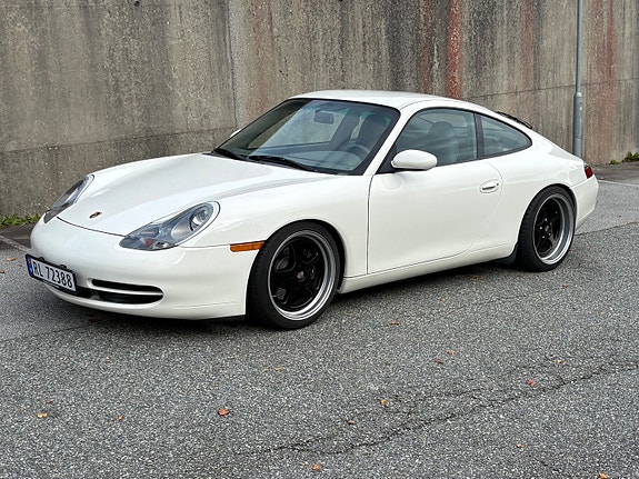 Porsche 911 15 of 18