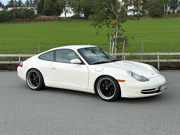 Porsche 911 2 of 18