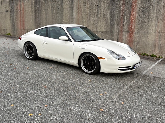 Porsche 911 12 of 18